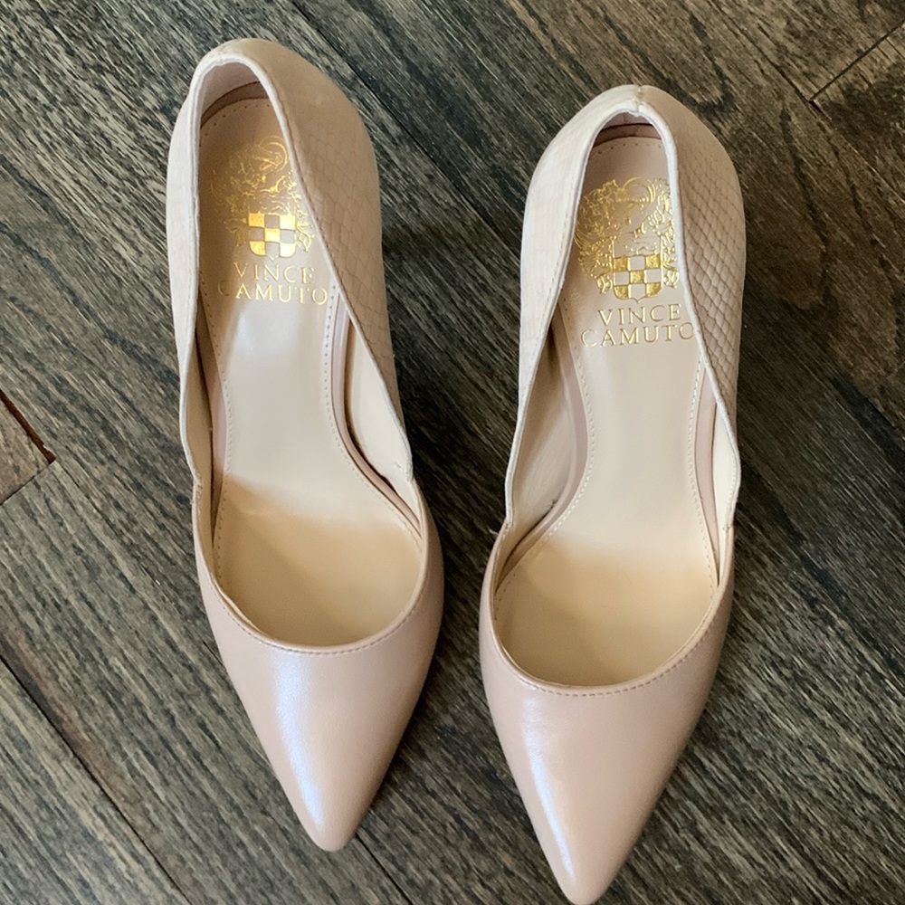 Like New Vince Camuto tan pumps